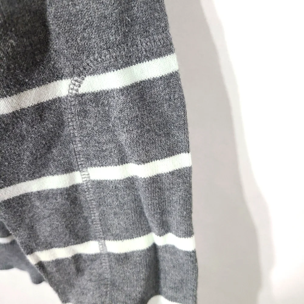 Old Navy Kids Boys Child Gray‎ White Crewneck Sweater Size 6 Casual